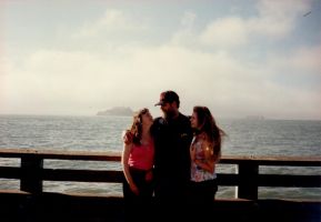 Eddie, Joan, Adria Santa Cruz warf
