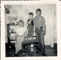With younger 1st cousins, Osbie Earl Davis and Carrie Wayne Davis (Jessy Fay Davis Williams kids)